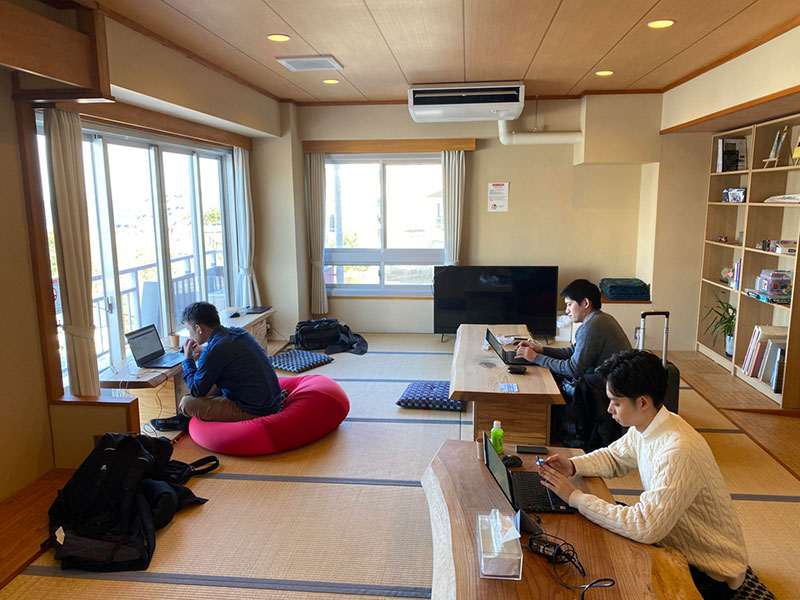 ゲストリビングMuの海が見えるシェアオフィス