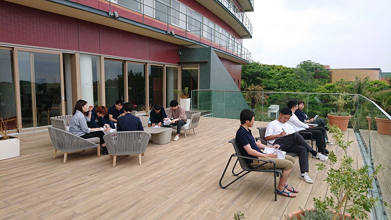 館内の施設を使用したワークの様子