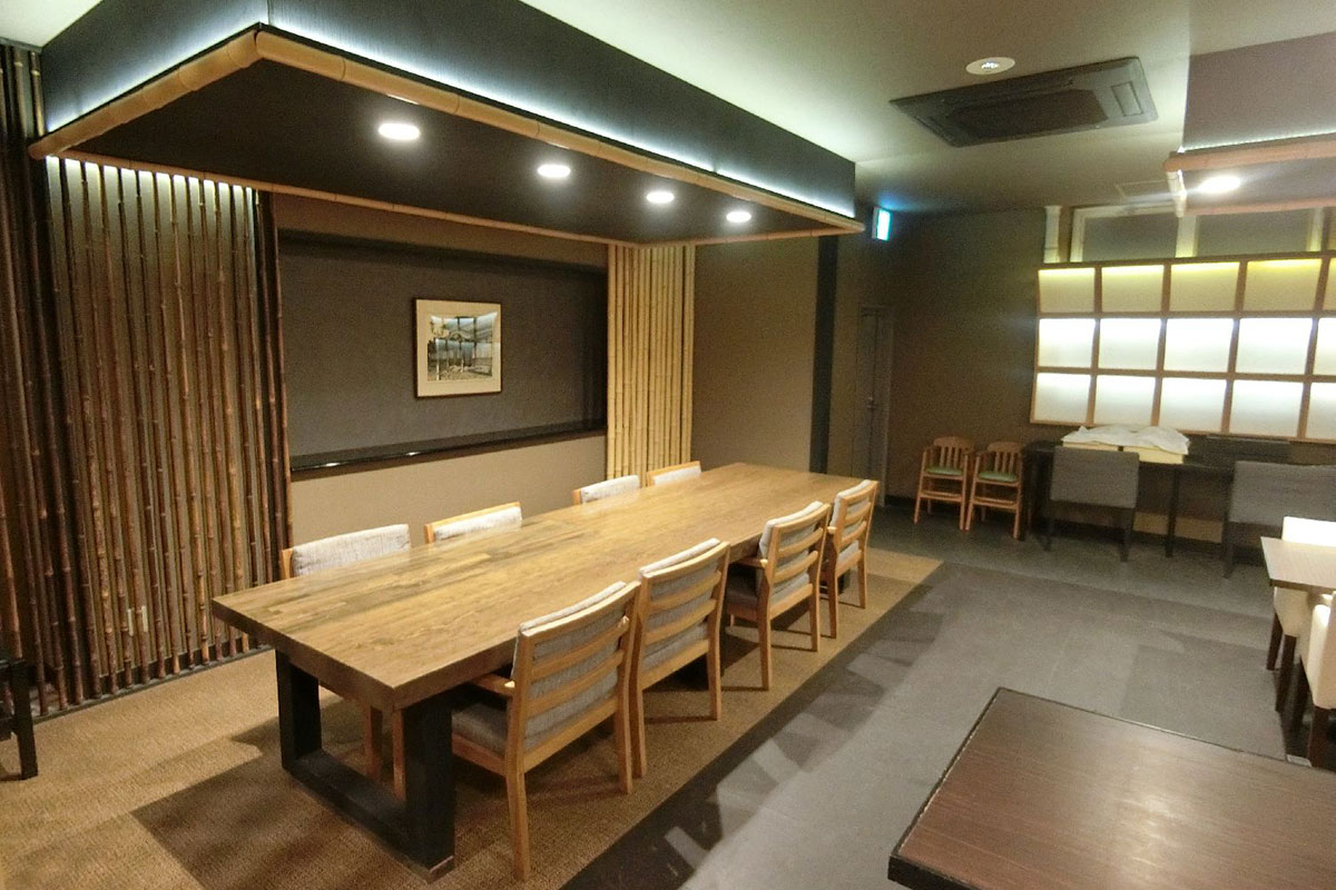 バンブーラウンジの大テーブル