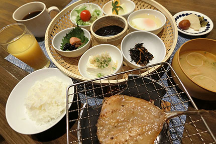 バランスの取れた和食です。洋食も選べます。