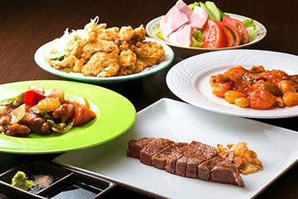 館内での夕食提供は無しですが、周辺の名店での夕食提供が可能。（写真はみつばグリル）