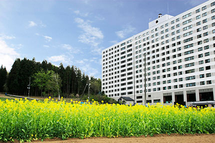 ホテル外観(春)