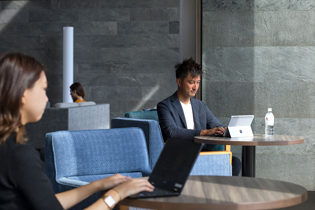 リゾートならではの開放感あふれる空間で、仕事と余暇がシームレスにつながる快適なワーケーションステイをご提供いたします。