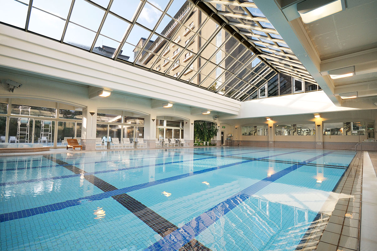 室内温泉プール