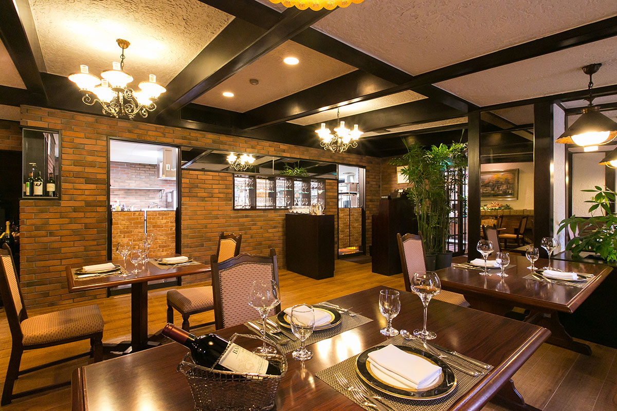 欧風レストラン「バーデンバーデン」