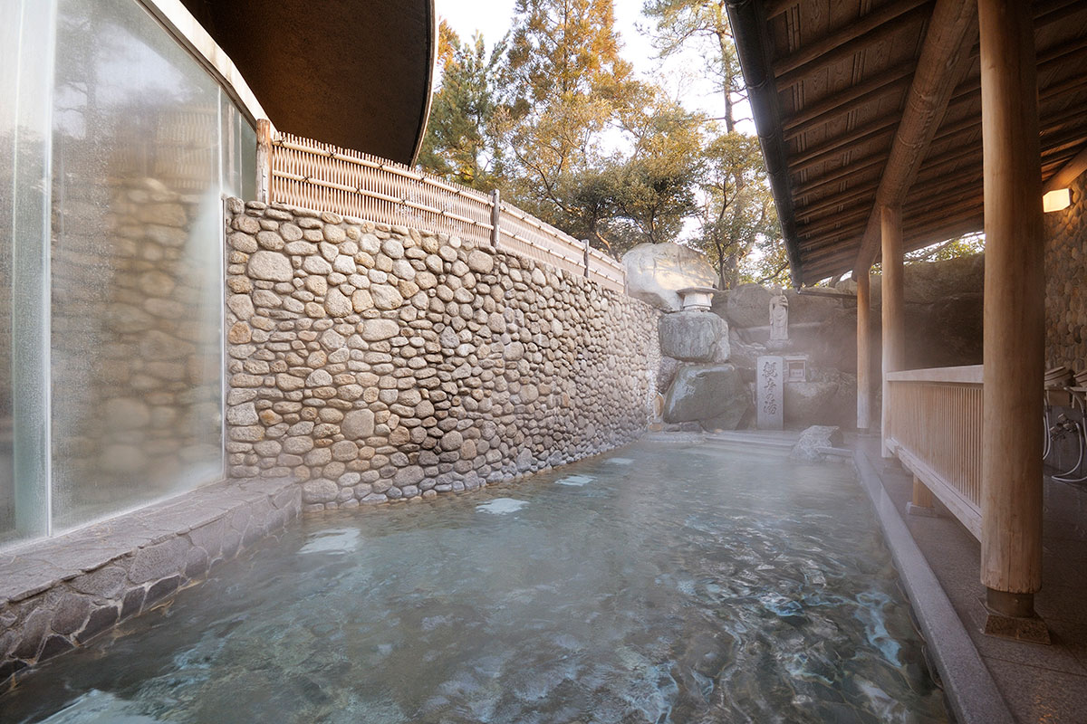 山水閣1階　野天風呂(女性用)　観音の湯