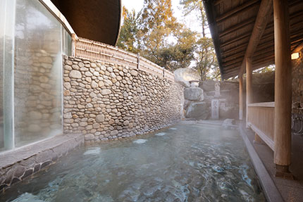 山水閣1階　野天風呂(女性用)　観音の湯