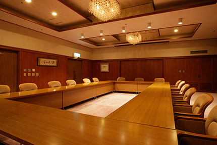 落ち着いた雰囲気の会議室「蓬莱」