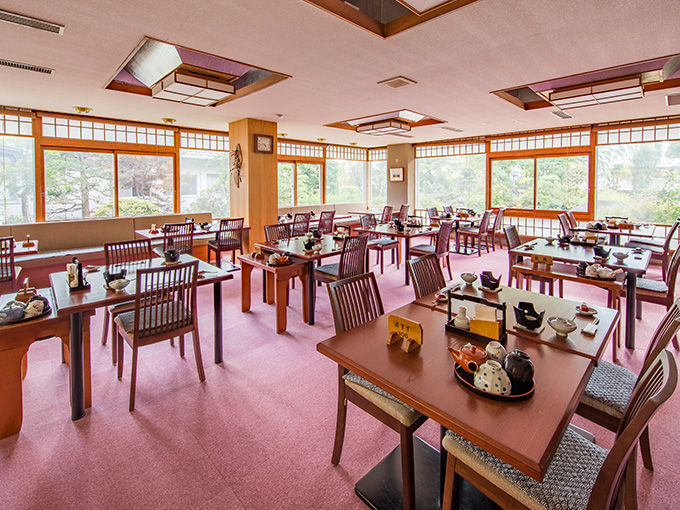 ワークスペースとしても利用可能な食事処