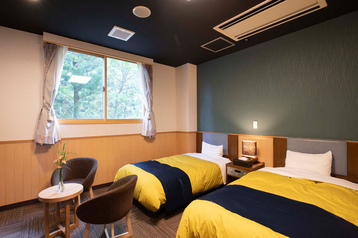 ツインルームにあるデスク