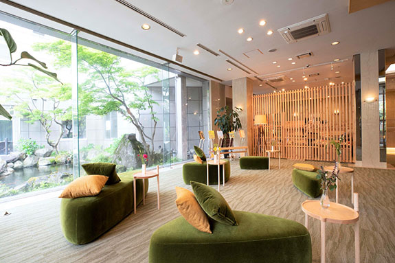 広々としたロビー