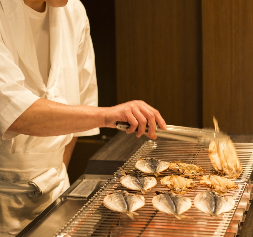 料理人によるライブ感のある演出。
