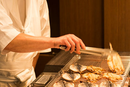 料理人によるライブ感のある演出。