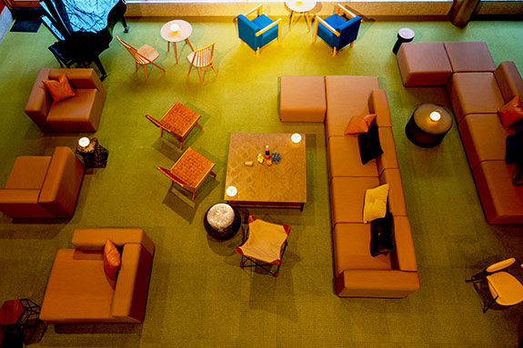 広々としたロビー