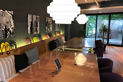 カフェ　コワーキングスペース